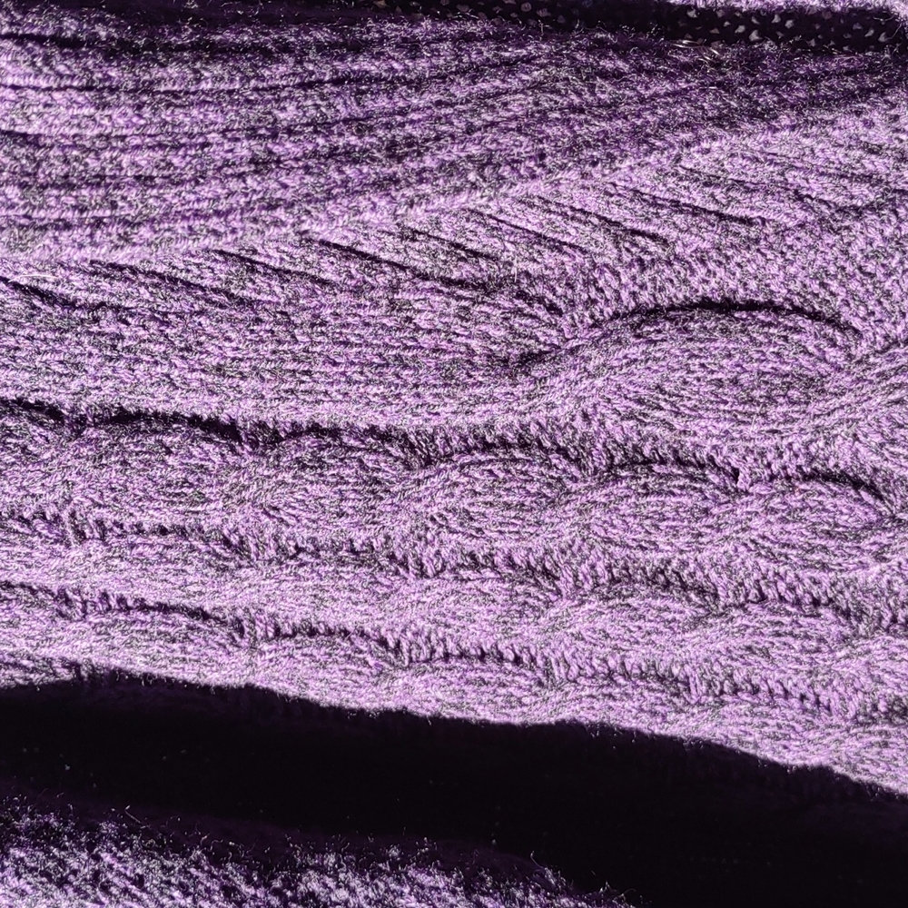 Debbie Morgan sweater - Picture 7 of 8